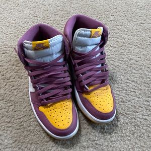 JORDAN
AIR JORDAN 1 HIGH OG
"Brotherhood"